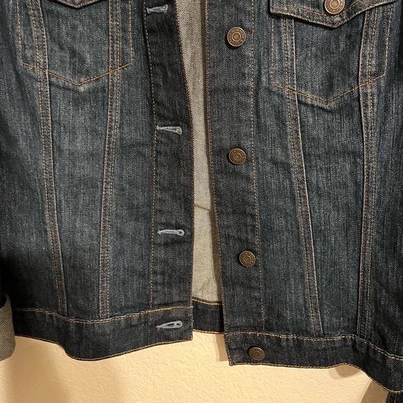 Perfect denim jacket. 🤍💙🤍 - Picture 5 of 9